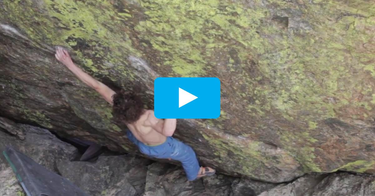 Adam Ondra flashelte a Jade nevű bouldert (8B+)